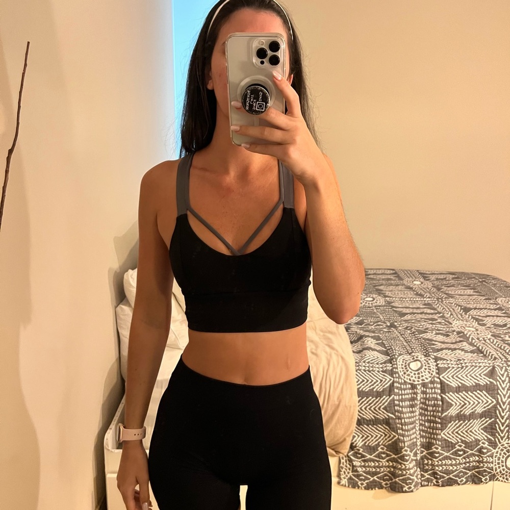 Lululemon sports bra